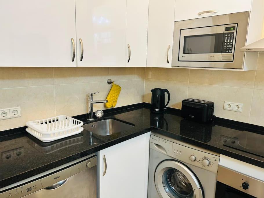 Appartamento Flat On The Paseo Maritamo! Estepona Esterno foto